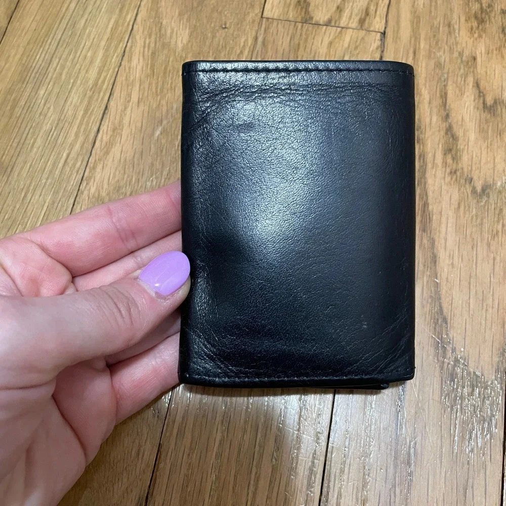Rico MLB New York Yankees Black Cowhide Leather Trifold Wallet Embroidered Logo